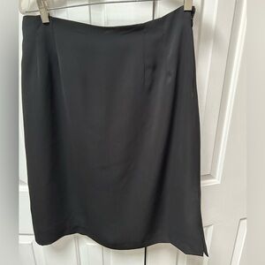 Harve Benard Classic Black Pencil Skirt, 14P. Side zipper,side kickpleat. Lined.